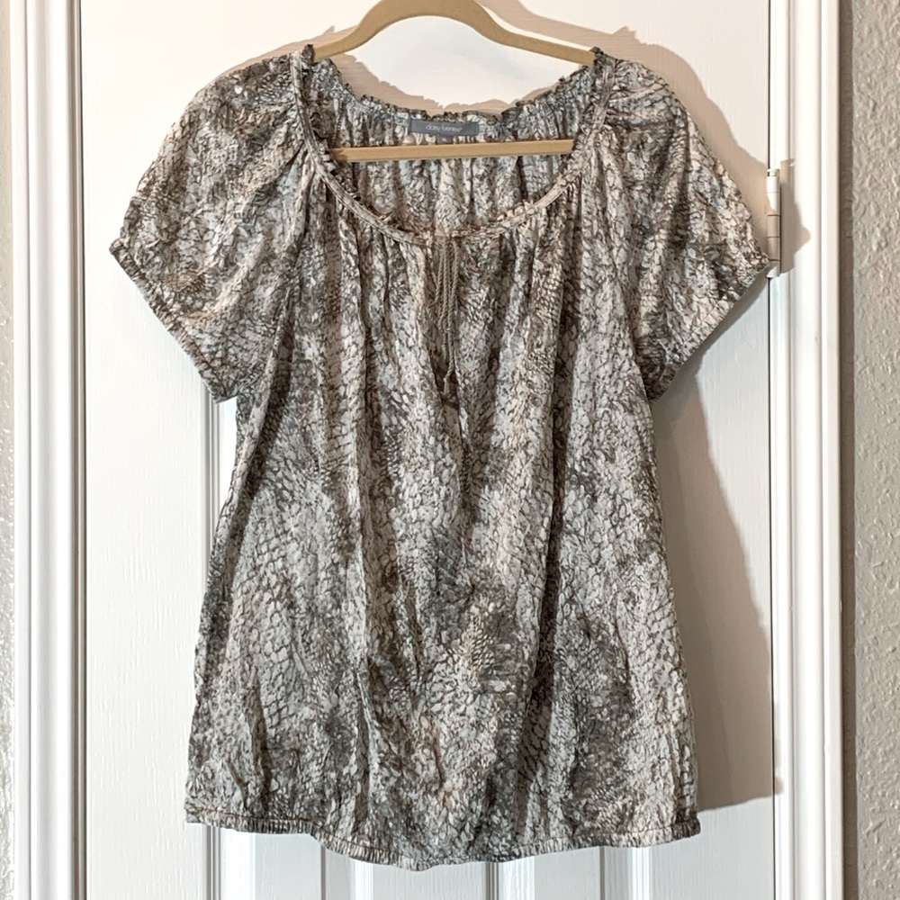 Daisy Fuentes Olive and Cream Blouse
